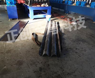 雙波護欄板成型機 雙波護欄板成型機